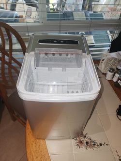 INSIGNIA COUNTER TOP ICE MAKER