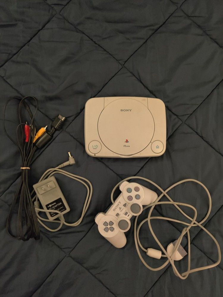 PlayStation 1, PS1 with pearl controller, av cord and power supply. 