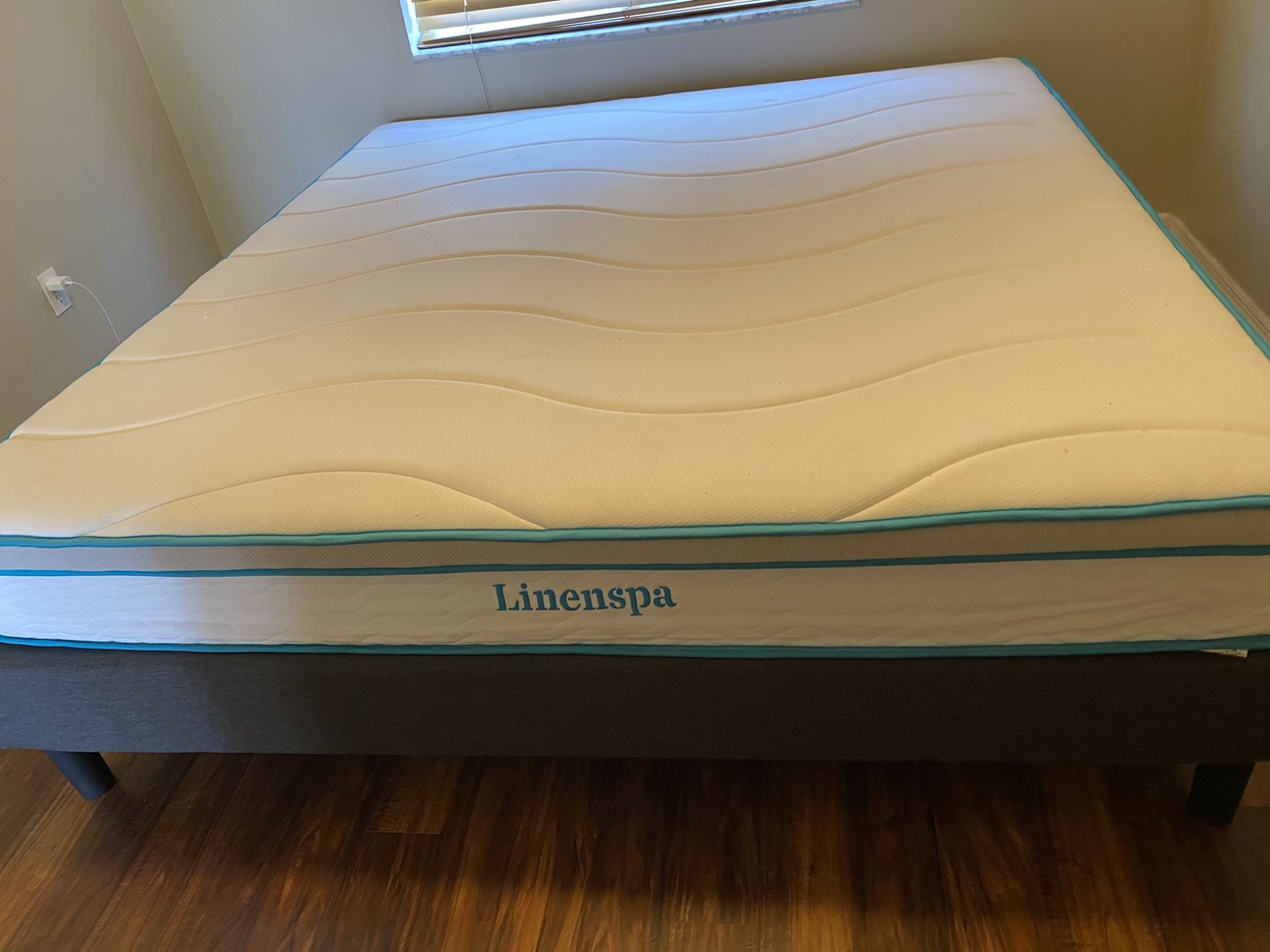 King bed + mattress memory foam! Like new!