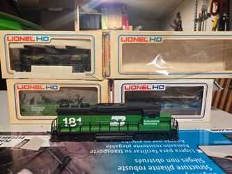 Lionel HO Train Lot - Burlington Northern Locomotive + Cars - Vintage