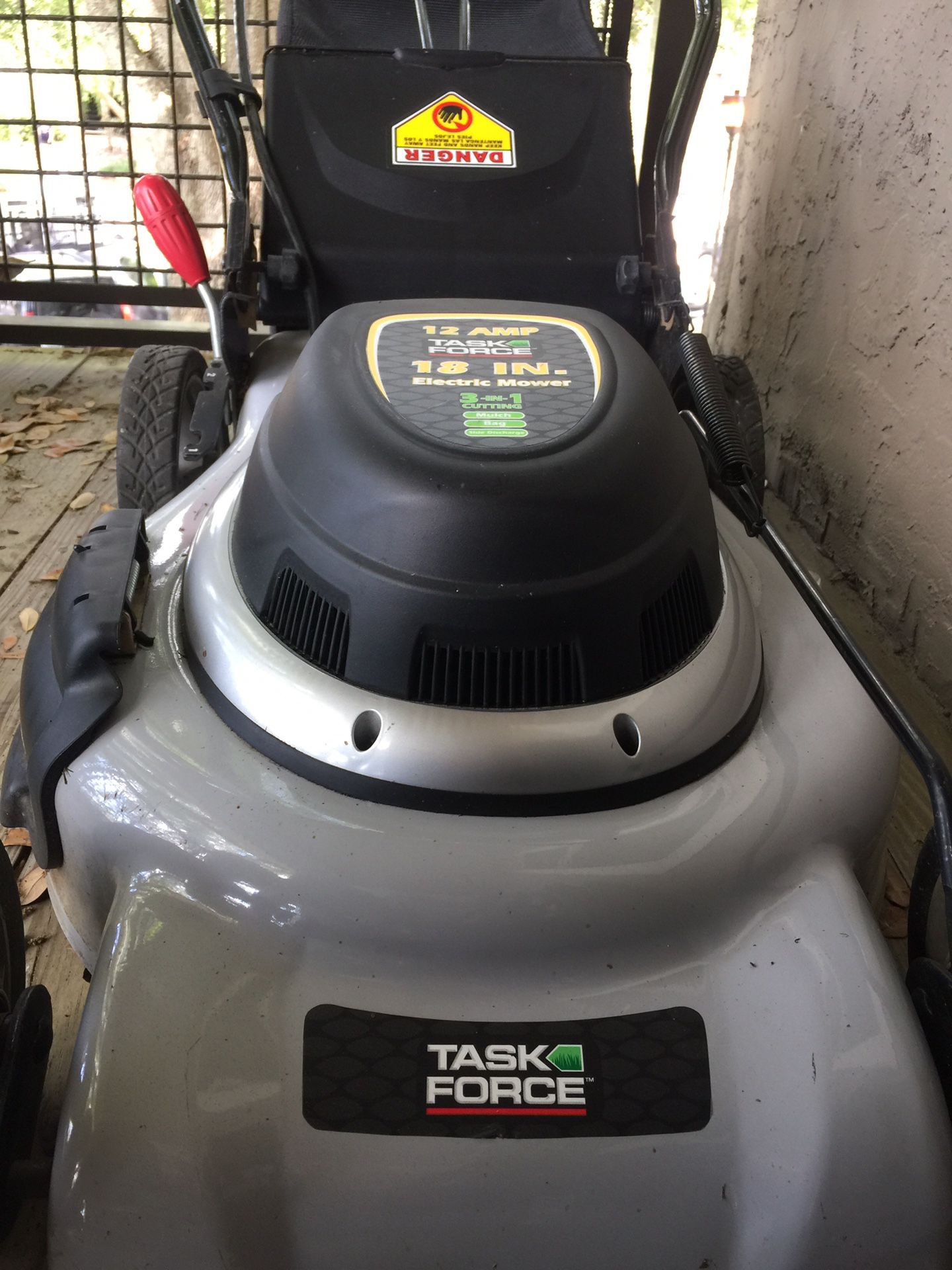 Task Force 12 amp 18 in lawn mower. for Sale in Apopka, FL OfferUp