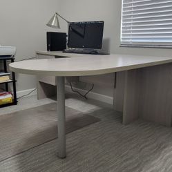 Office Desk: COMMERCIAL DESK, VERY STURDY, IN GREAT CONDITION, EASY TO ASSEMBLE/DISASSEMBLE, RETURN SIDE 72", ACROSS THE FRONT 60"