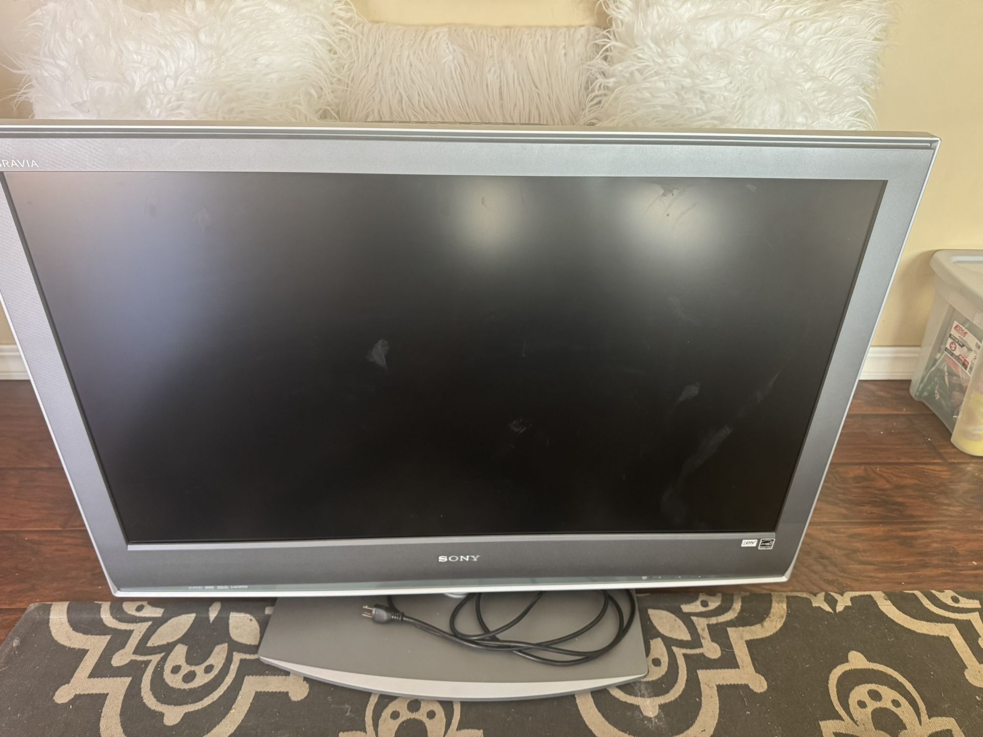 FREE!! SONY TV WITH REMOTE 