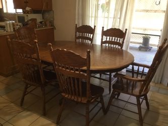 Dining Room Table & Chairs