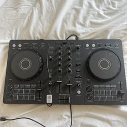 DDJ FLX4 Turntable / DJ Board