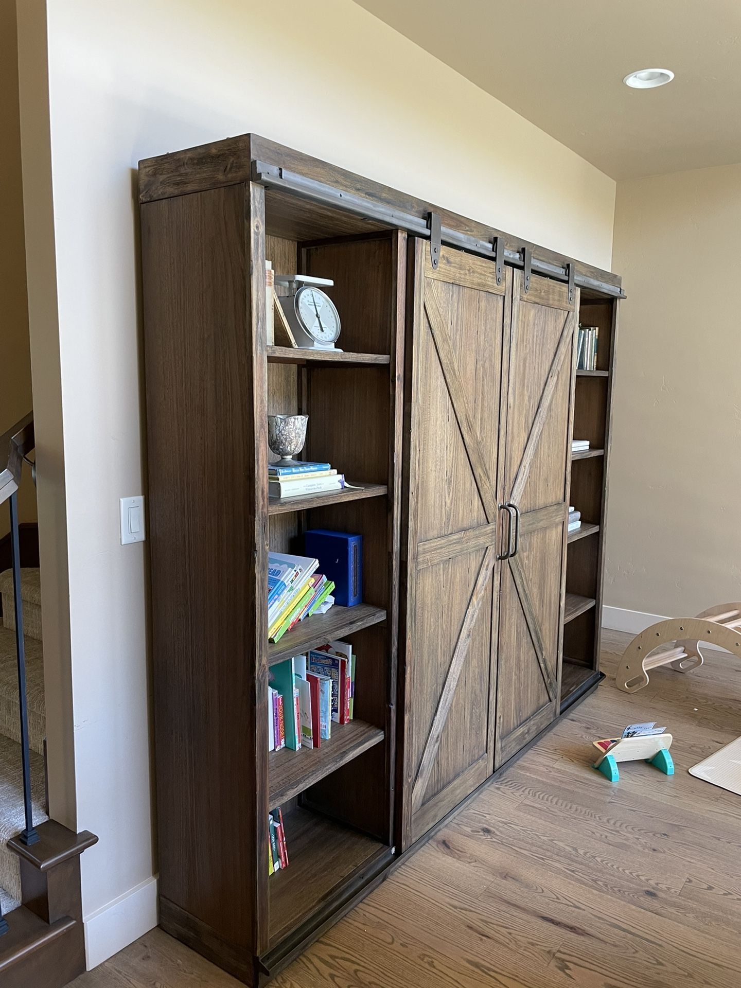 Farmhouse Barn Door Bookshelf