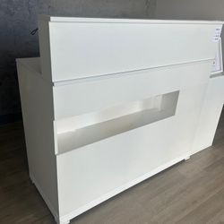 WHITE MINIMALISTIC RECEPTION DESK
