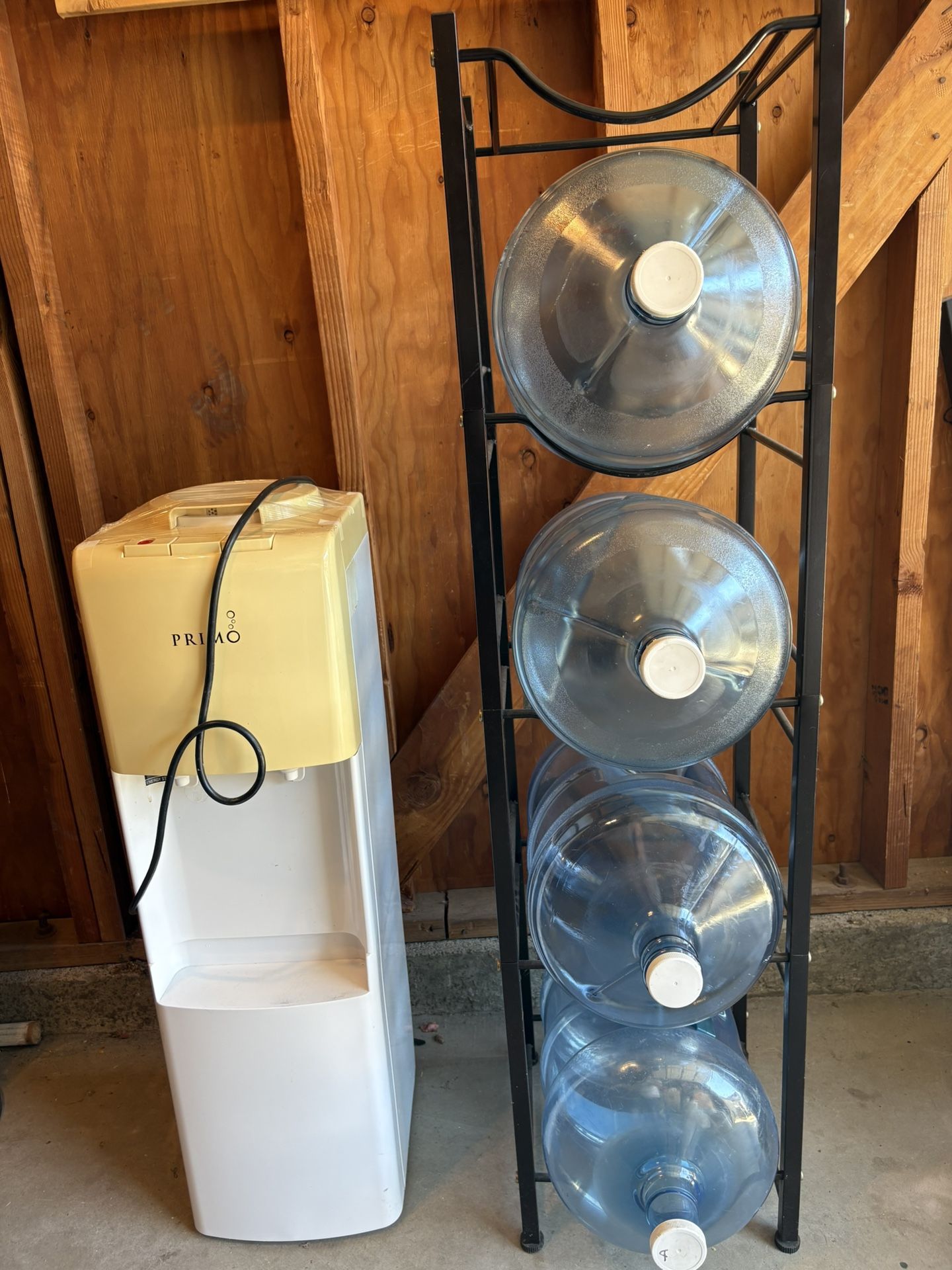 Primo Water Dispenser w/ Rack
