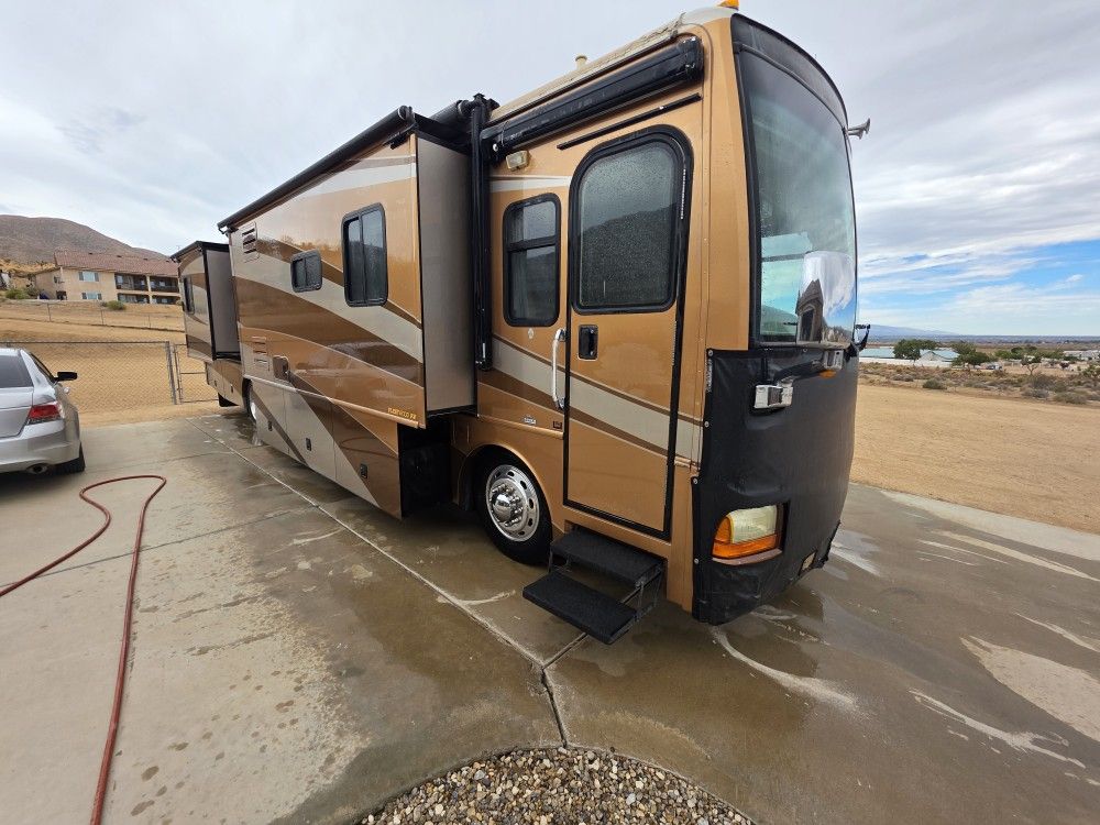 2004 Fleetwood Discovery 39L