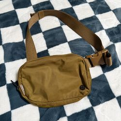 lululemon crossbody bag