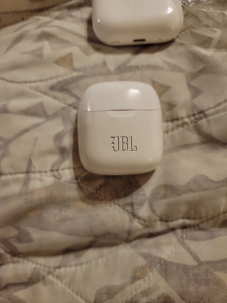 JBL Tune 225TWS True Wireless Earbud Headphones Bluetooth 25H Battery White