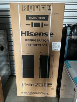 Refrigerator Hisense 32” Wide Battom Freezer in Black