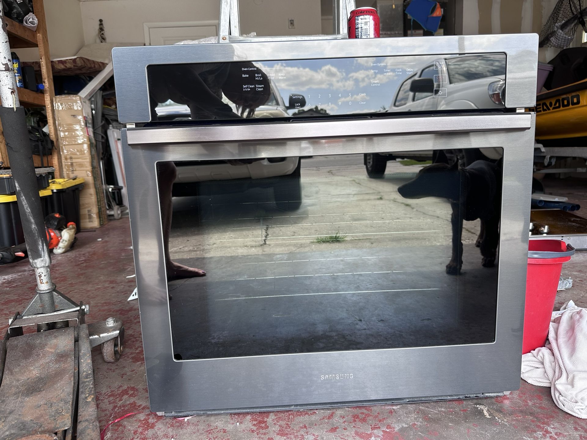 Samsung 30" Single Wall Oven with Self Clean and Wifi