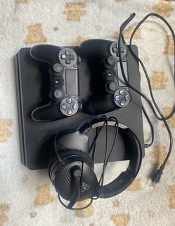 Vendo PlayStation 4 funcionando al 100%, en muy buen estado y lista para jugar.