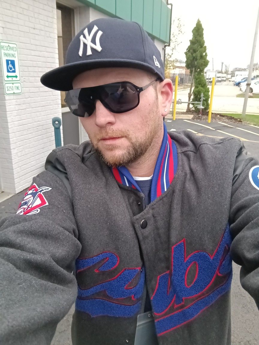 Cubs G3 Carl Banks Authentic Merchandise 