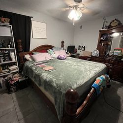 Need Gone***King Size Solid Wood Bed