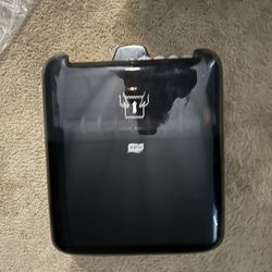 Tork Matic Paper Towel Dispenser, , Elevation Design - Paper Hand Towel Dispenser H1, One-at-a-Time dispensing with Refill Level Indicator, Bla