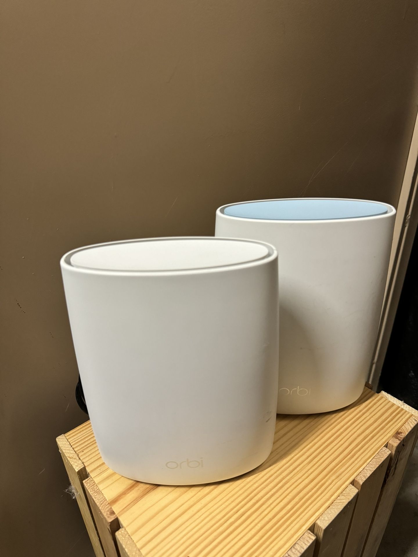 Netgear Orbi Tri-band Mesh WiFi System (Router + Satellite)