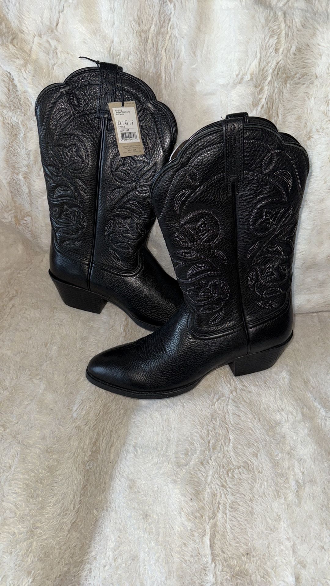 Women’s Brand New Ariat Cowboy Boots