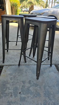 4 bar stools