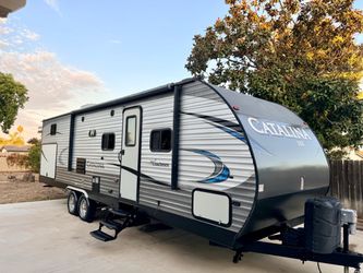 2018 Coachman Catalina with large slide out super clean