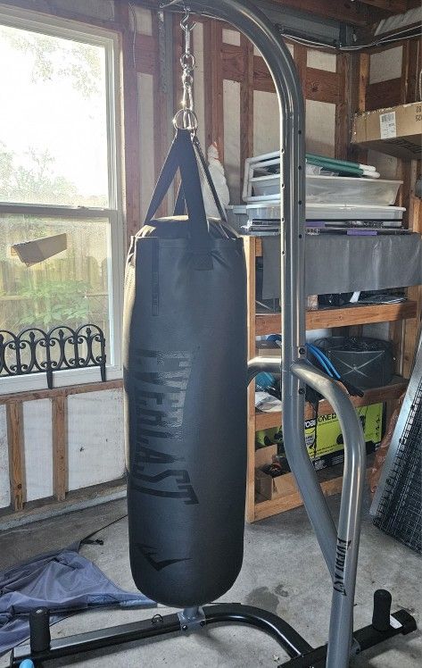 Everlast Heavy Bag and Stand