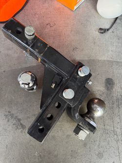 Adjustable tow hitch