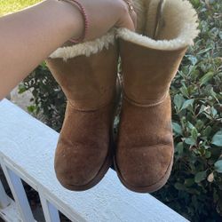 Gently Used Uggs  
