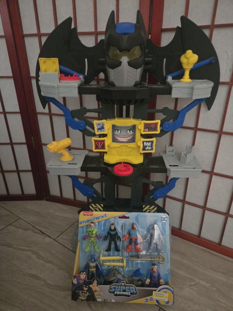 Batman Cave with Action Figures