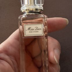 Miss Dior Rose N’ Roses Roller Pearl Travel Size Perfume 