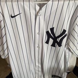 Nike Aaron Judge Jersey (Large)