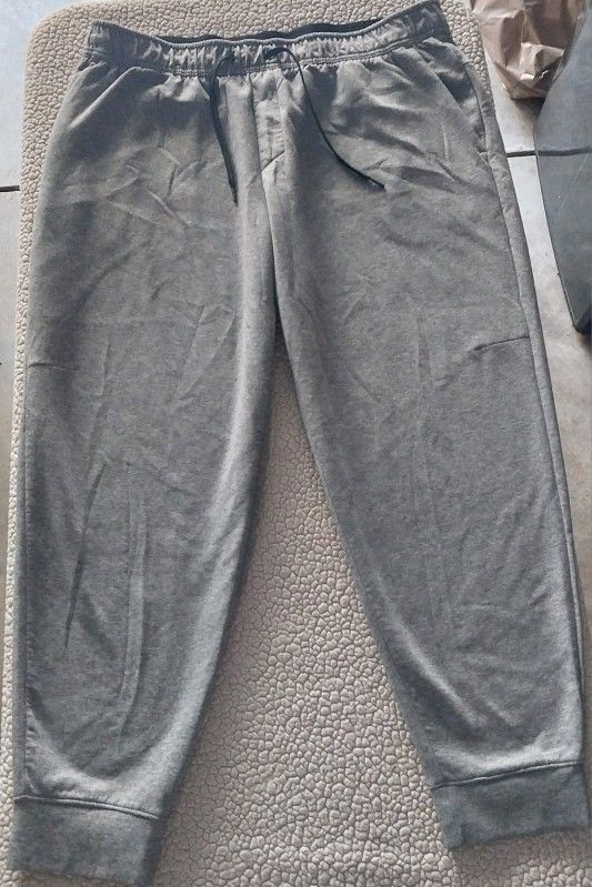 Members Mark Luxe Shorts and
Members Mark Active Jogger Sweat Pants.
Price for both