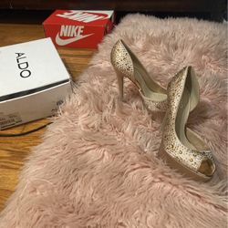 ***ALDO HOLIDAY HEELS****** $30