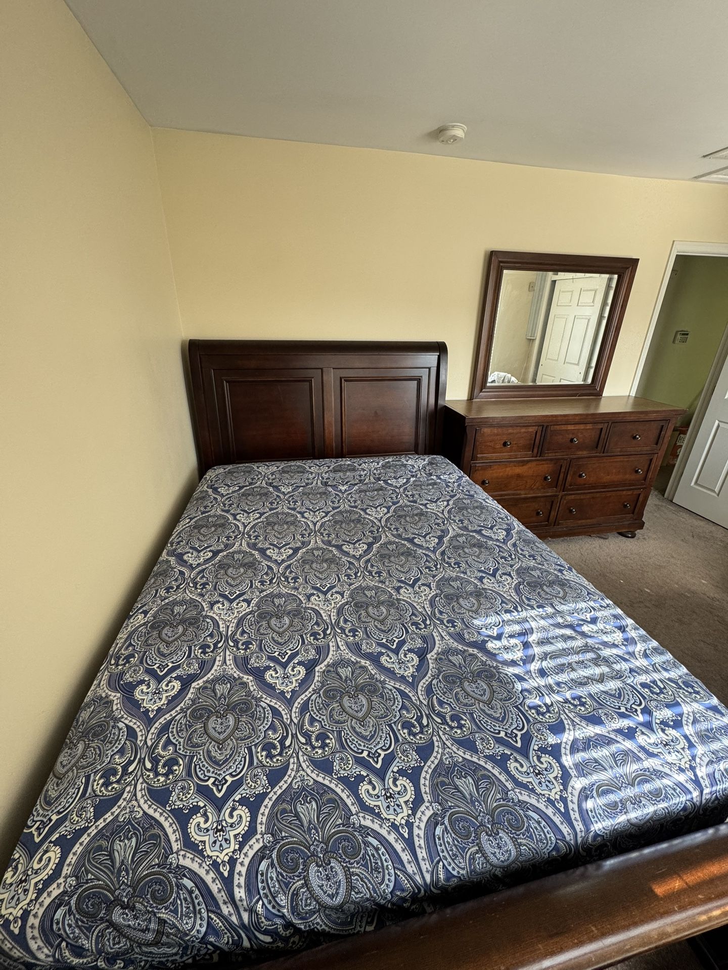 Queen Bedroom Set