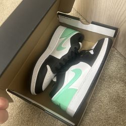 7y Mint Green Jordan Low Like New With Mint Green Nike Tech Jacket