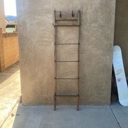 Hudson Home Freestanding Pine Scala Quilt Rack- Walnut Finish