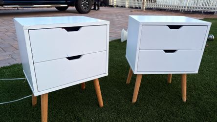 Set of 2 nightstand and lamp