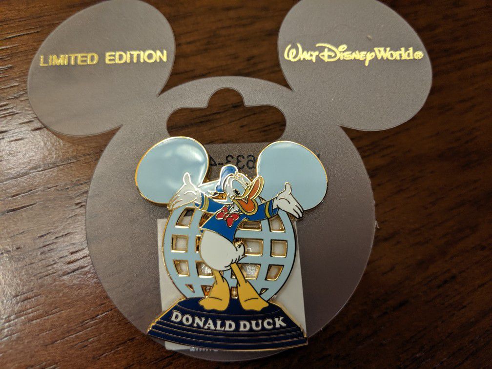 Disney Donald Duck limited edition pin of 3500
