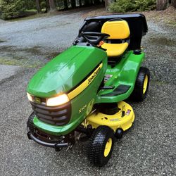 John Deere X304 Riding Lawn Mower