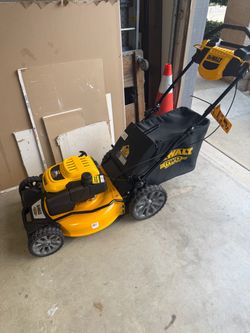 DeWalt Rear Wheel Drive Self-Propelled Lawn Mower