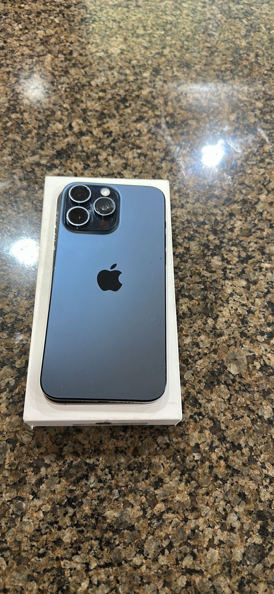Apple 15 pro max 256 gb unlocked with apple warrnaty