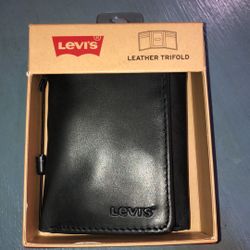 Wallet top levis price