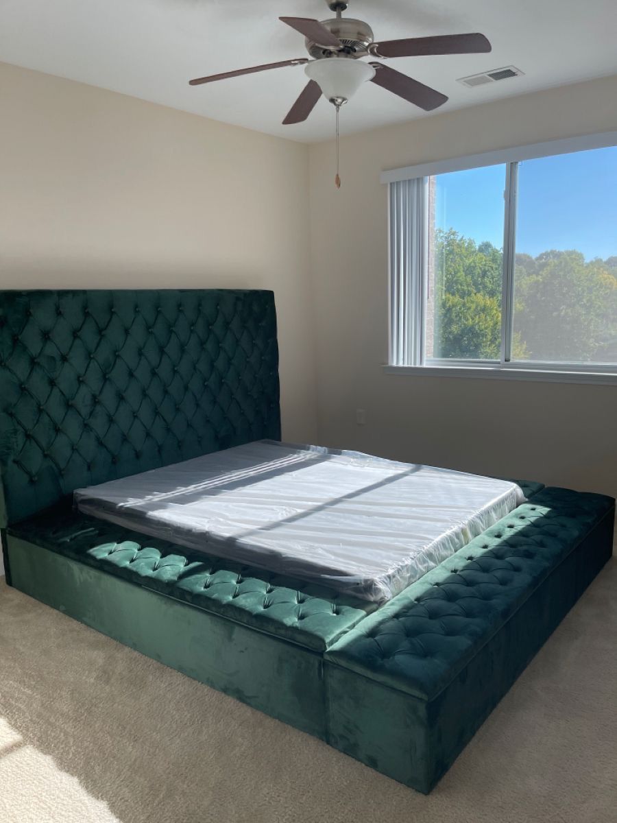 Meridian Bliss Green Velvet Queen Storage Bed