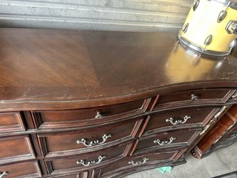 Dreeeser And Night Stand