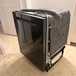 LG DISHWASHER/ STAINLESS STEEL TUB