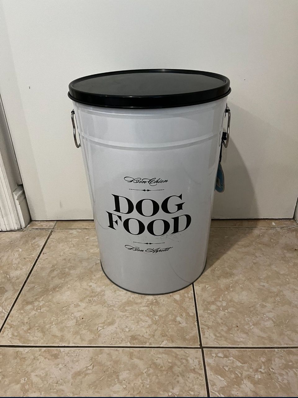 Metal Dog Food Canister Harry Barker Bin Chien… Large 40lbs Of Food…In Good Condition…$35