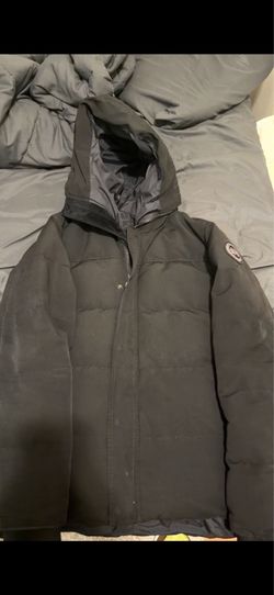 Black canada goose size XL ( Like Large )