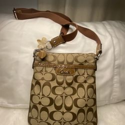 🧡 Coach signature canvas crossbody bag 🧡