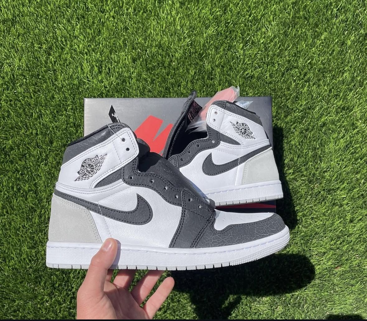 Nike Air Jordan 1 Retro High OG Bleached Coral - Size 9 - Brand New