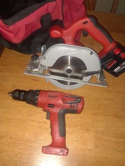 Milwaukee 18 volt six and a half inch circular saw hammer drill adapter and 4:00 amp hour battery no charger